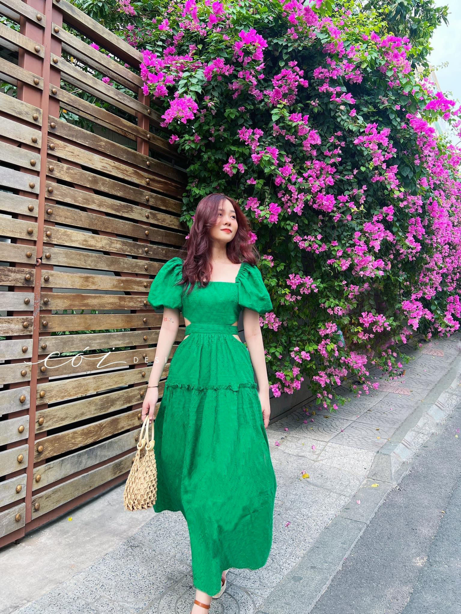 Đầm maxi cổ vuông tay phồng khoét eo