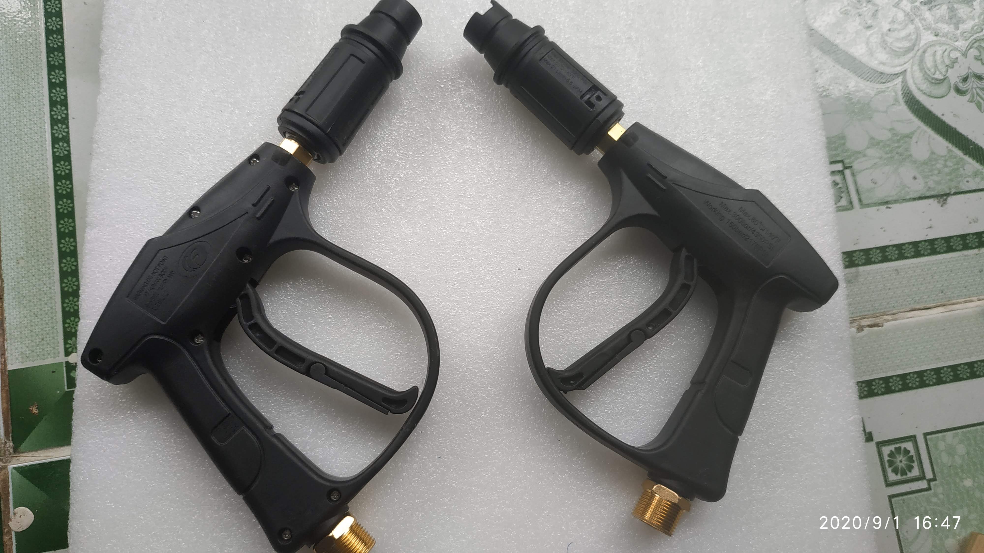 Súng xịt rửa xe gia đình chân ren 22mm.