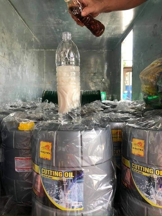 Dầu làm mát dùng cho lưỡi cắt, can loại 5L (Thùng 20lit chiết ra)