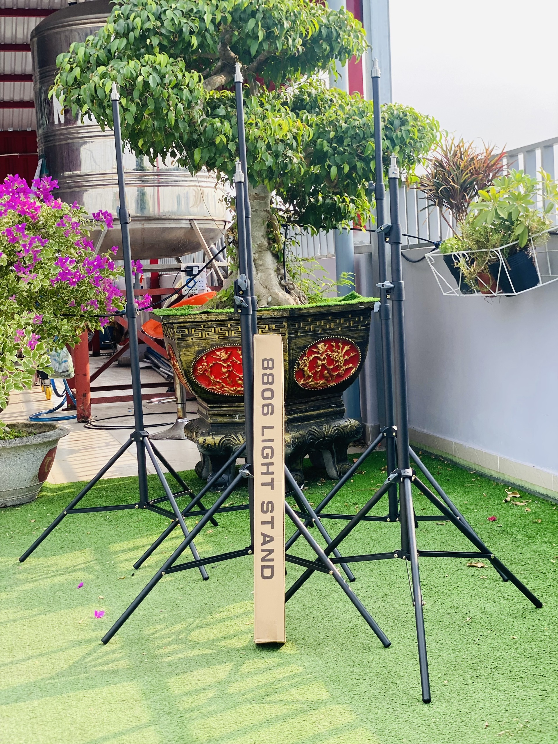 [Hàng tốt ảnh thật] Chân đèn chân máy ảnh 8806 loại xịn chăc chắn 2m1 full box hàng cứng cáp cầm nặng tay