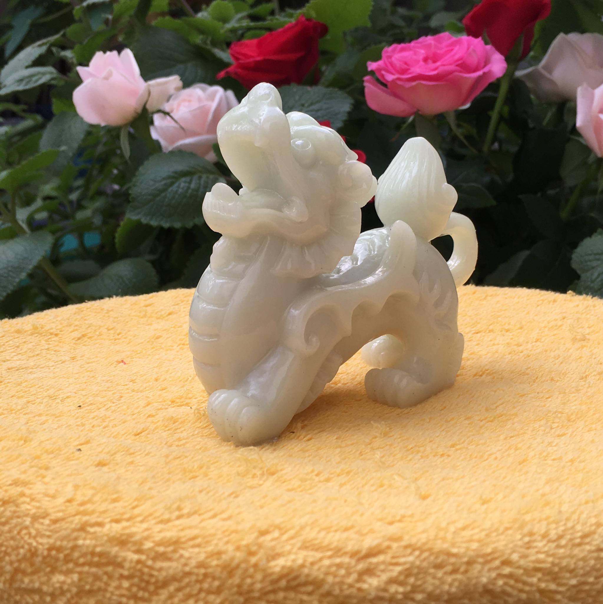 Tượng tỳ hưu màu trắng