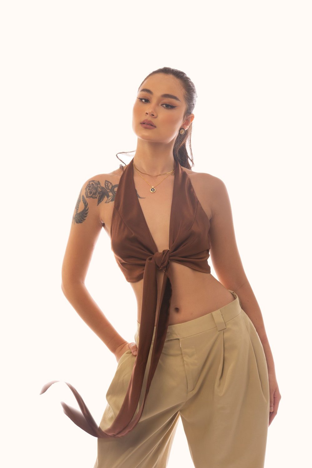 Áo Cổ Yếm Hở Ngực Naomi Daphale