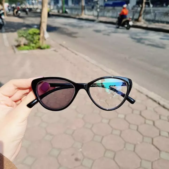 Mắt kính cận loạn đổi màu đi nắng Farello