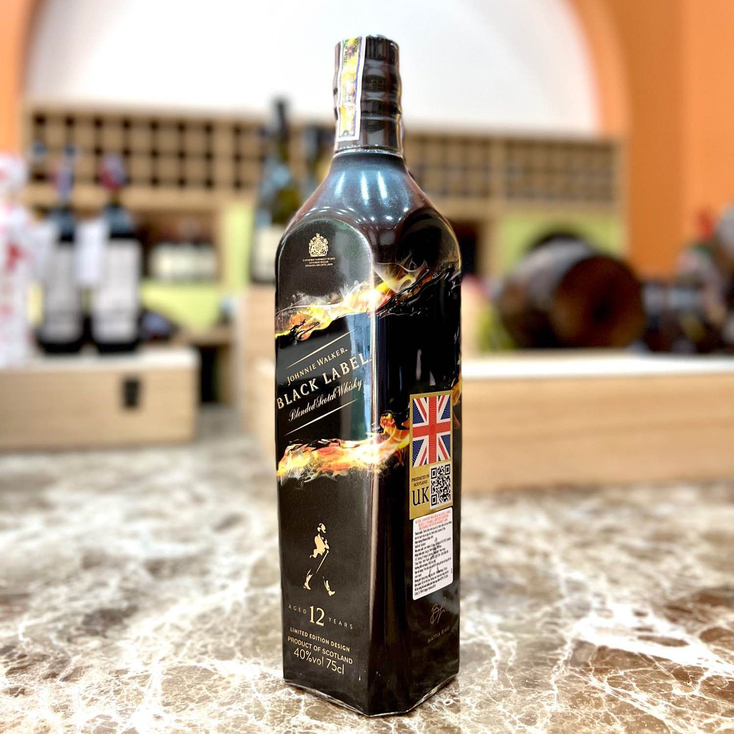 Whisky Johnnie Walker Black Shadow 12 năm Alc 40% 700ml