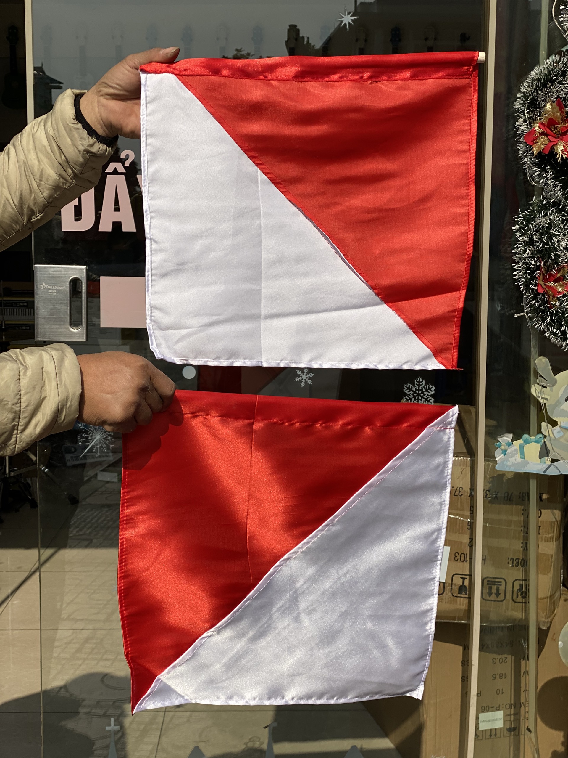 Bán cờ semaphore – Phong Vân