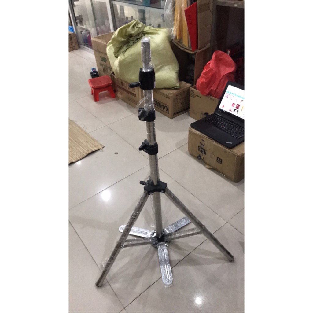 CHÂN GIỮ ĐẦU MANOCANH HỌC CẮT TÓC