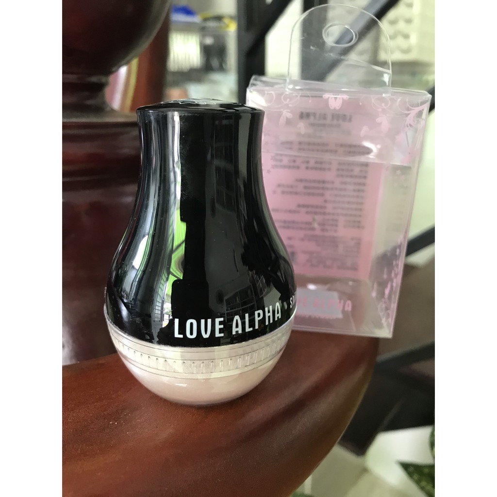 Phấn phủ bột nhũ kim tuyến Love Alpha