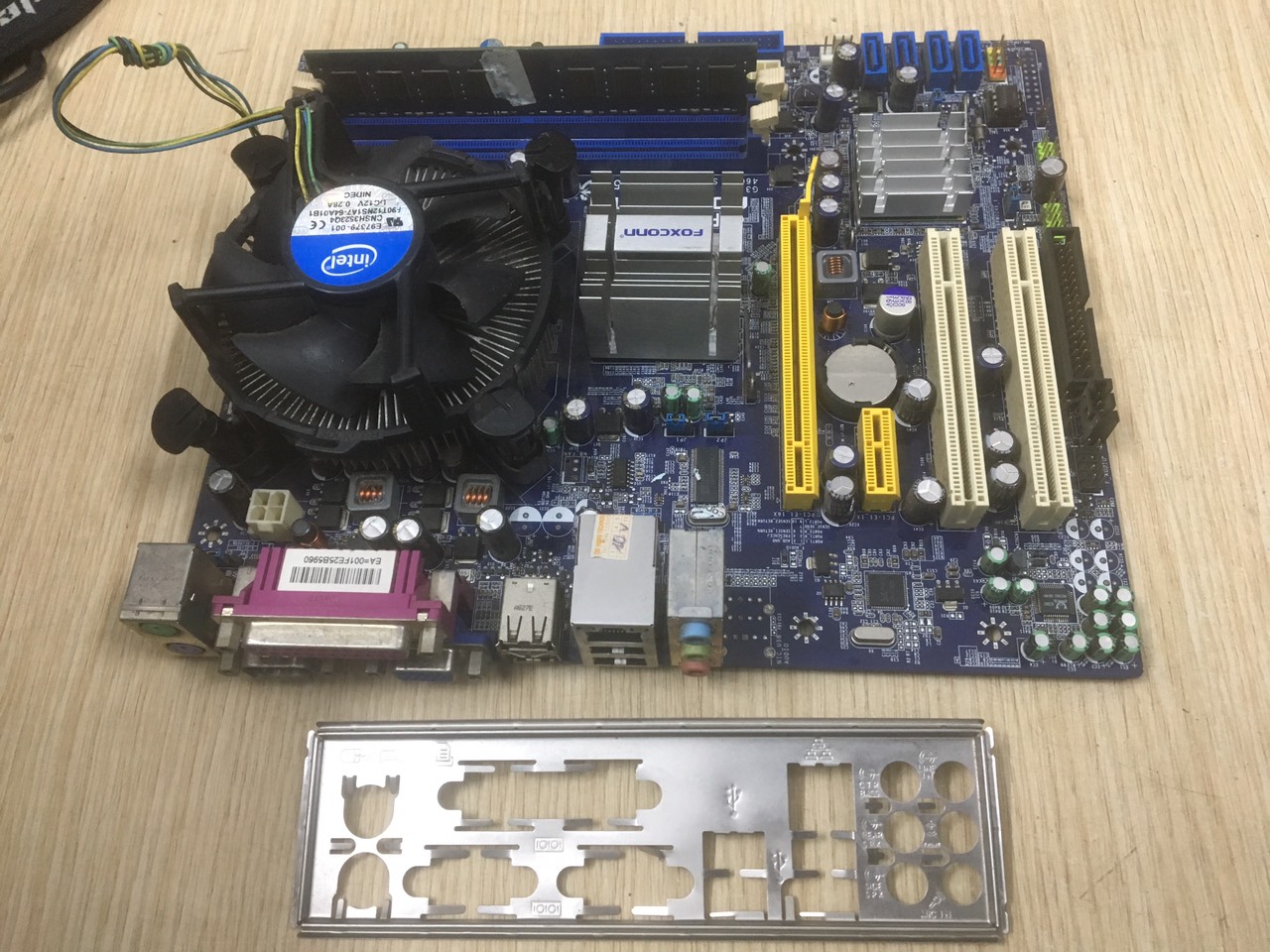 Combo main foxcon g31 + ram + cpu e7500 + quạt