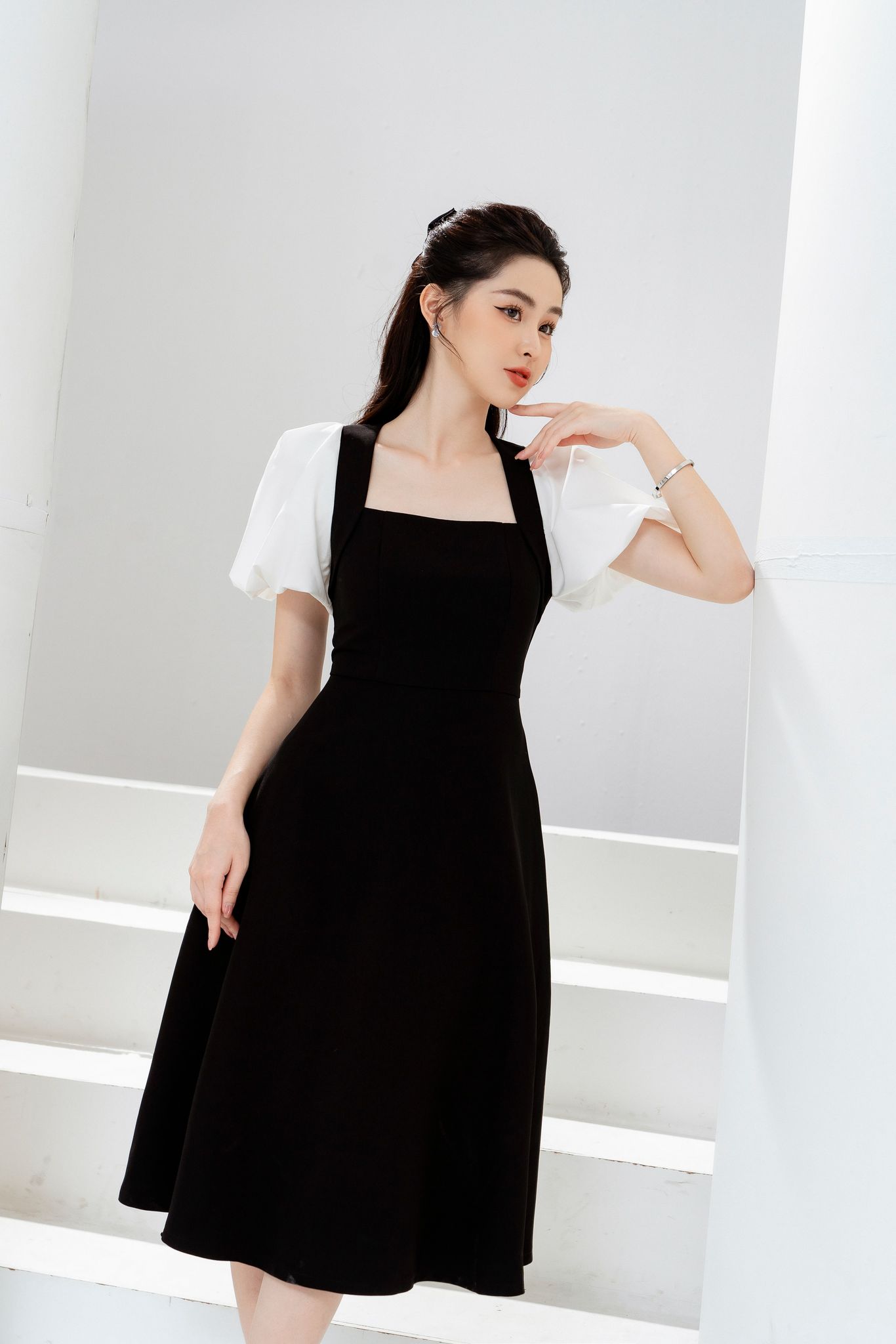 Váy cổ đáp lượn phối tay bồng TIINSTORE VHN649