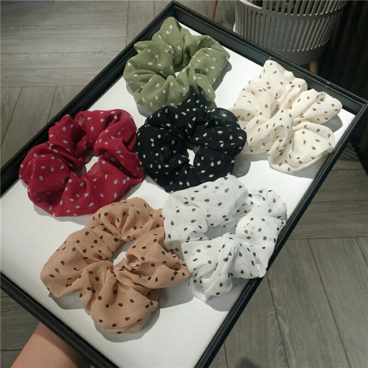 [HCM]Scrunchies Dây Cột Tóc Vải Chiffon Lụa Mỏng Họa Tiết Chấm Bi Dễ Thương - PKT87