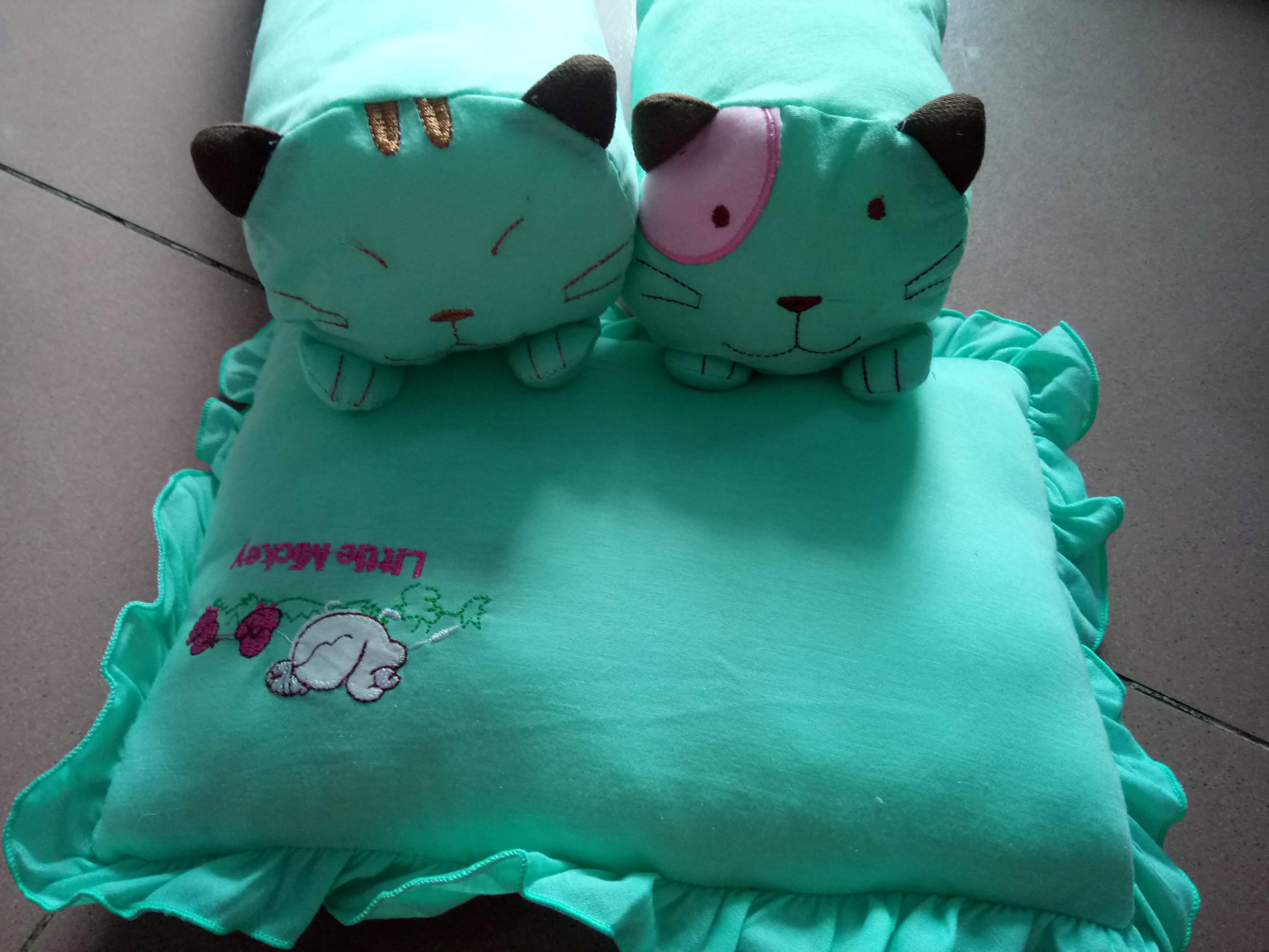 Bộ gối ôm hình mèo cho bé dùng chặn, ôm ngủ