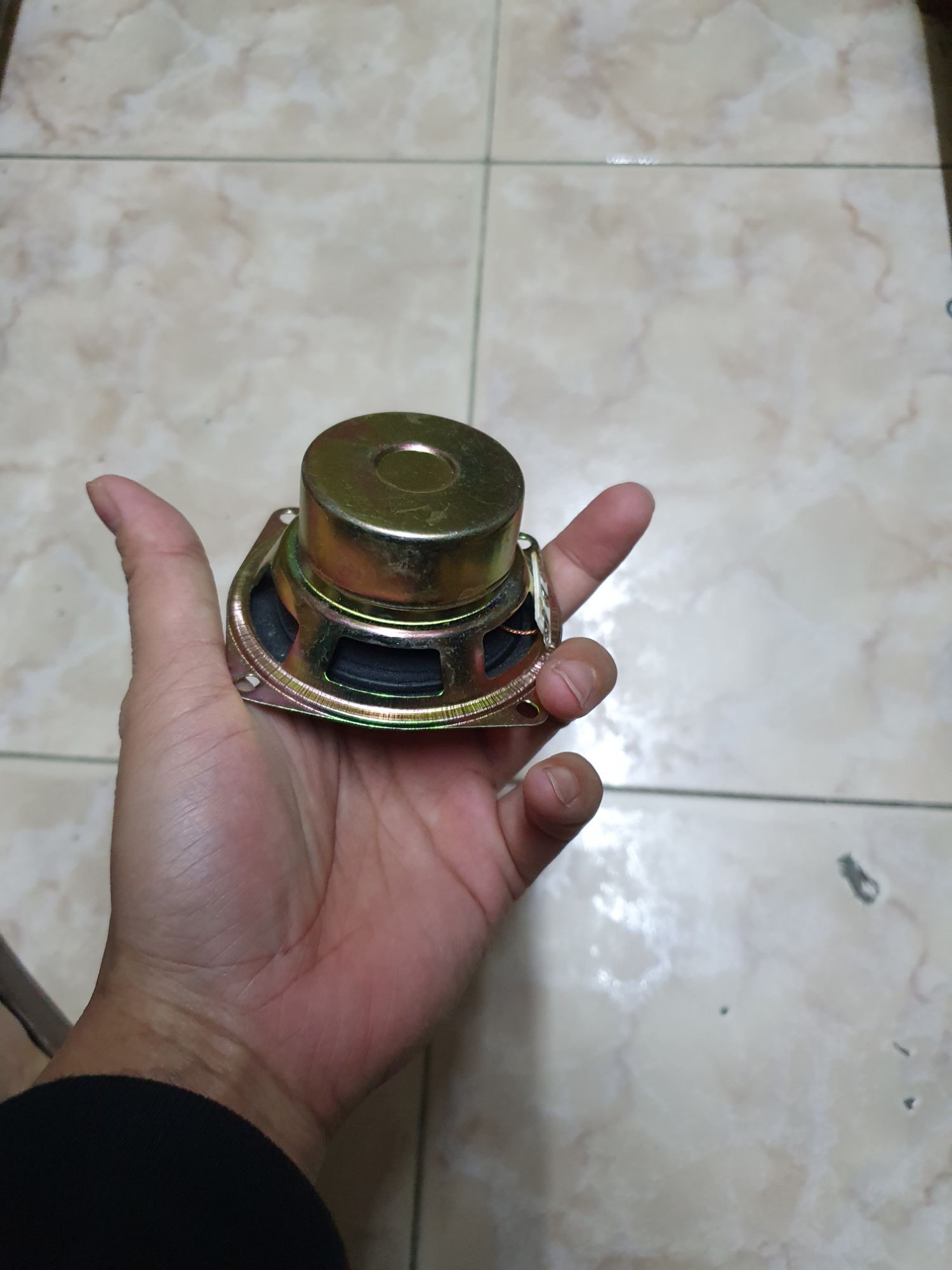 1 đôi loa rời vi tính nhỏ 8cm