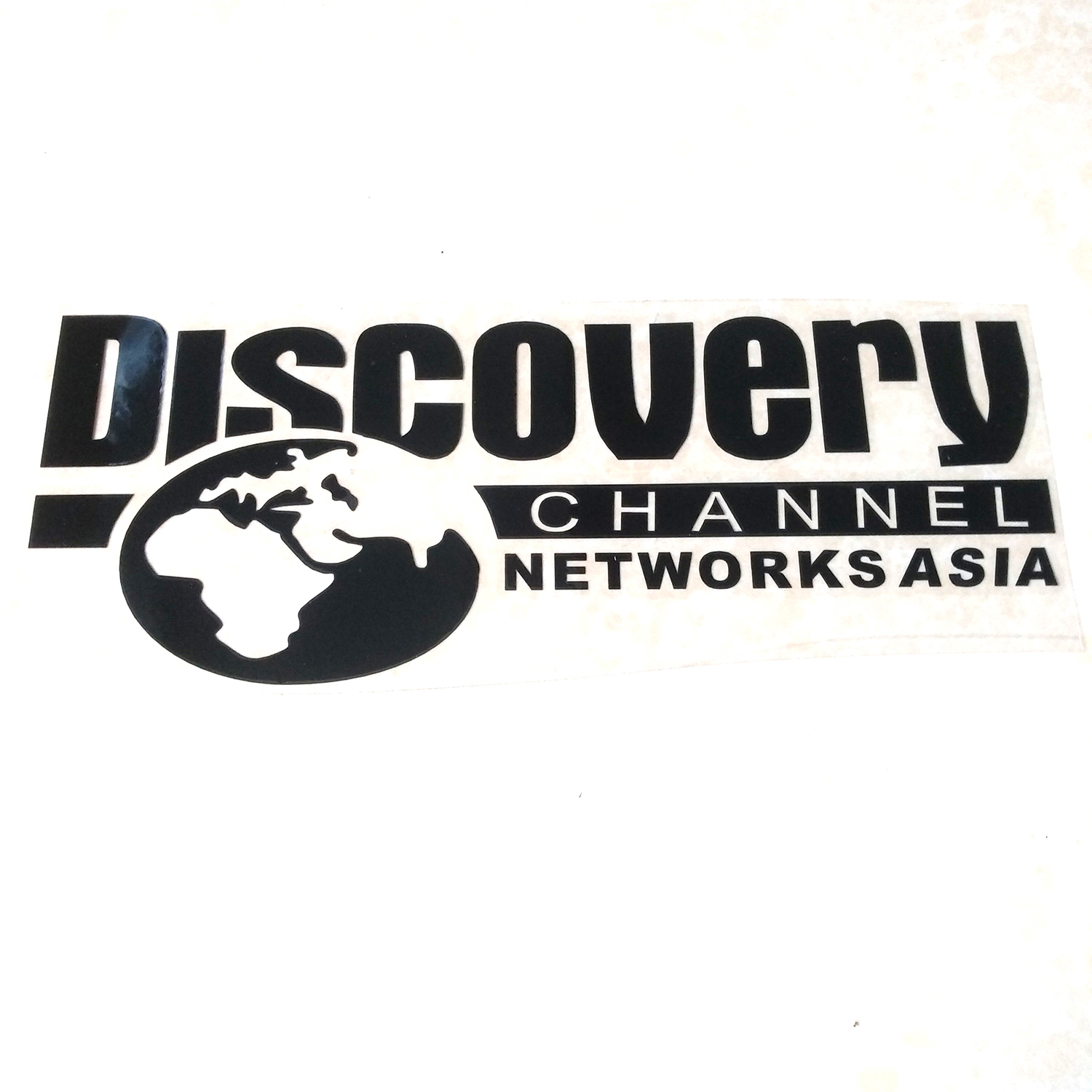 Decal dán DISCOVERY CHANNEL loại nhỏ ( Kích thước 25cm x 9.5cm )