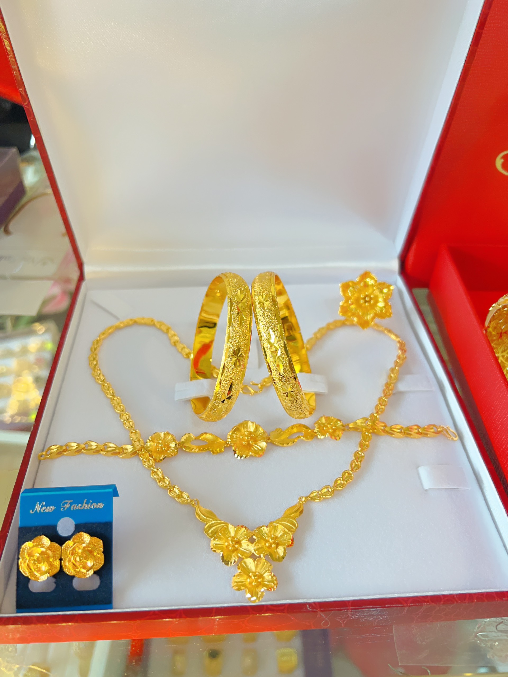 Set bộ trang sức cưới chuẩn 24.k kèm hộp nhung K3.6