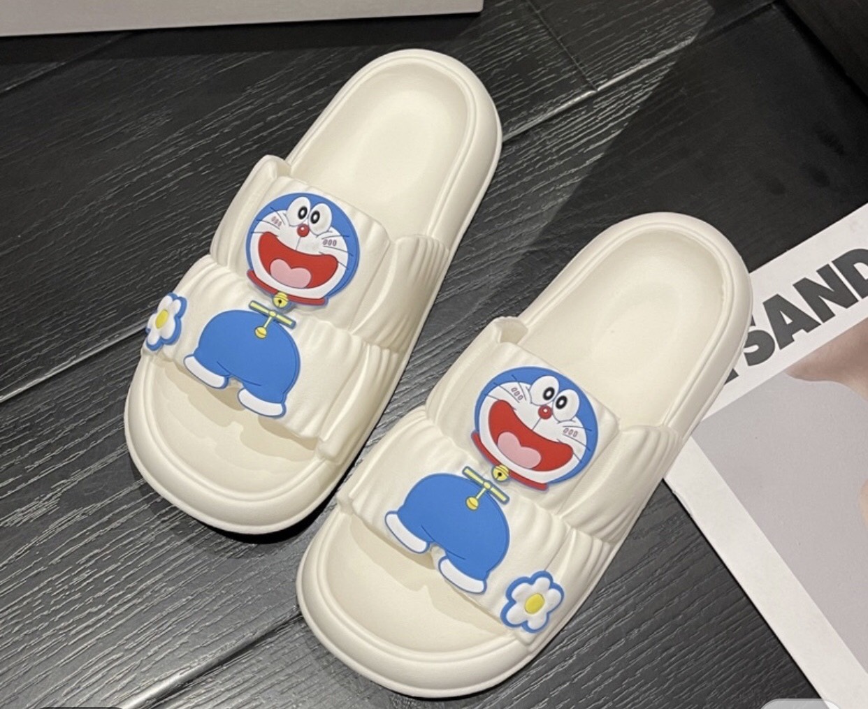 Dép bánh mì chao hình doremon siêu cute