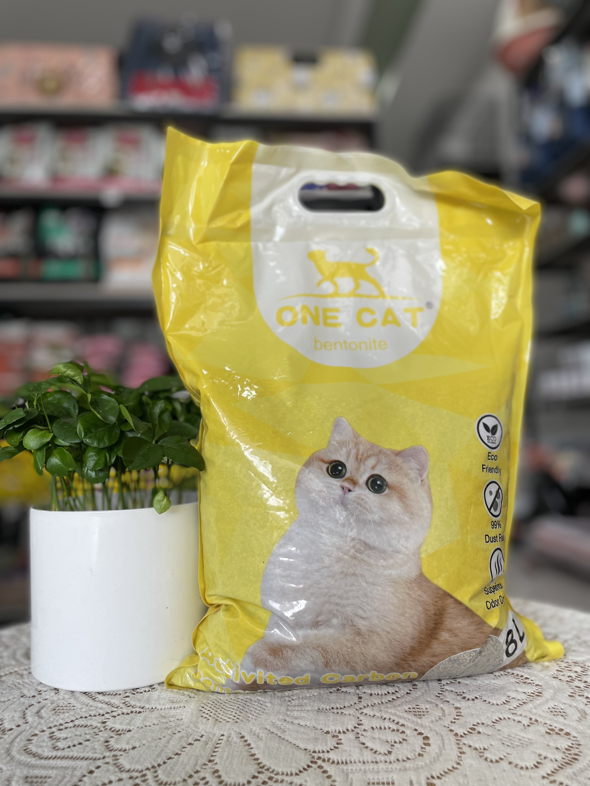 Cát vệ sinh cho mèo One Cat bịch 8L (4KG)