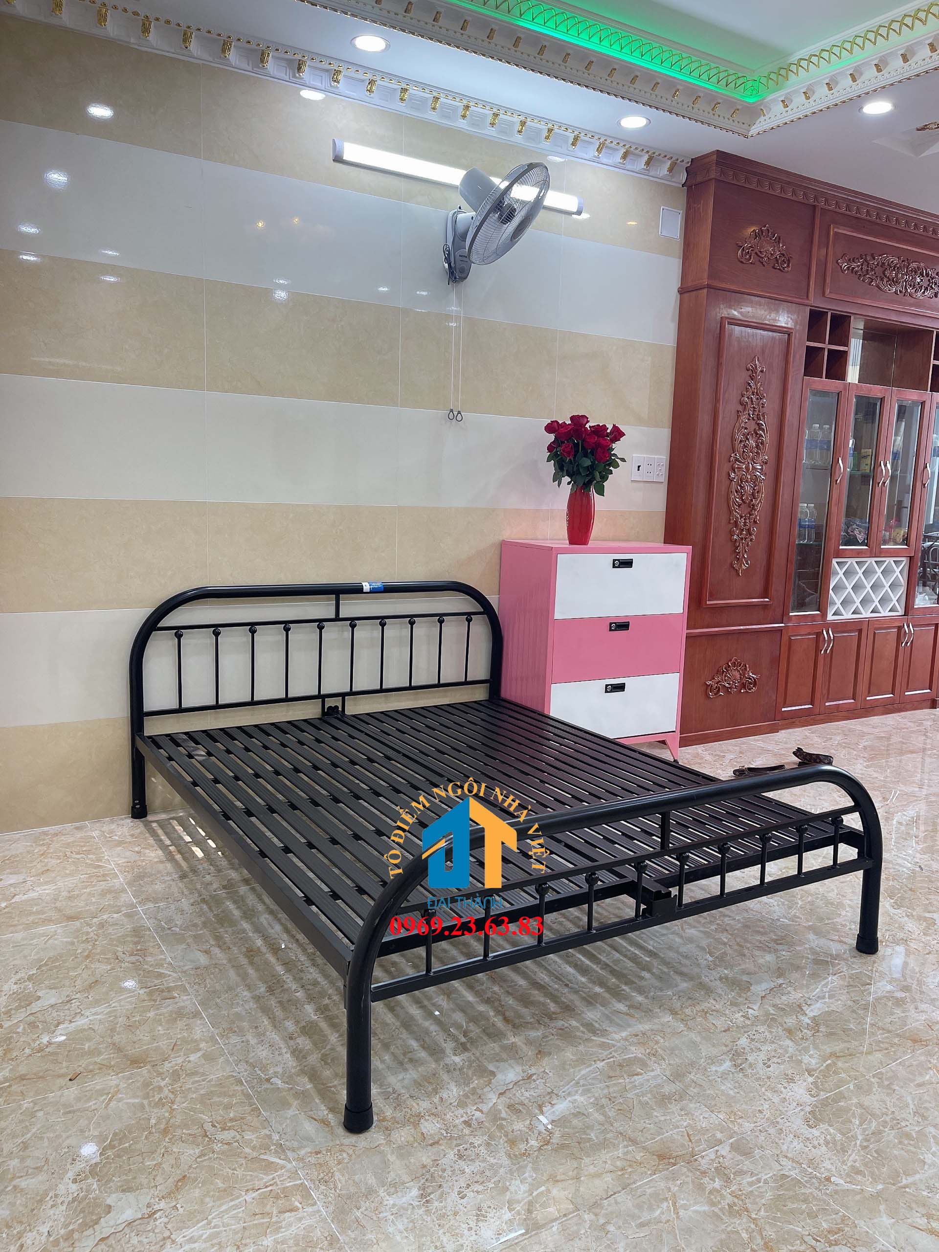 Giường sắt mỹ nghệ 1m8x2m Đại Thành 01