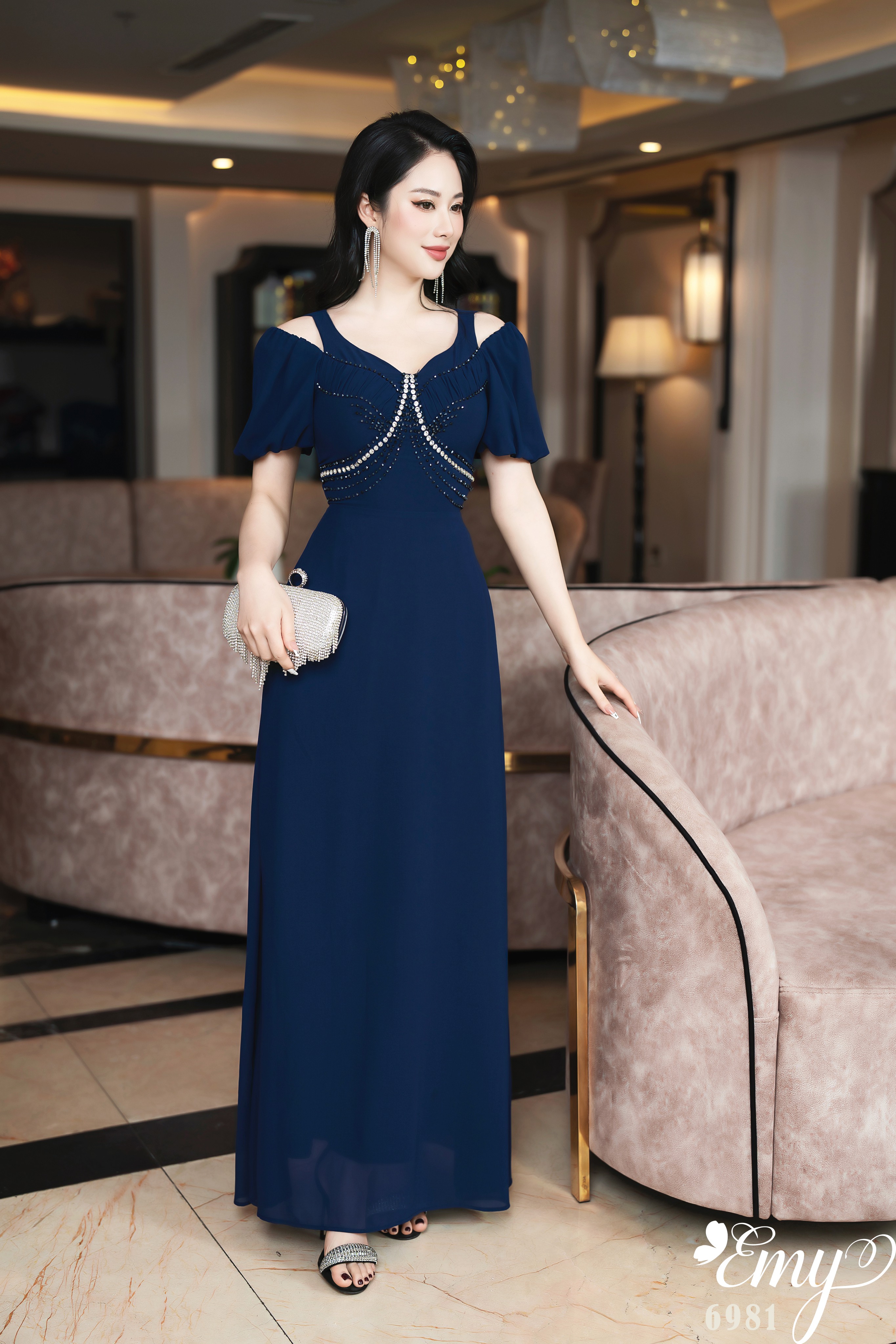 Đầm EMY EM6981 Dạ Hội Cổ Cách Điệu