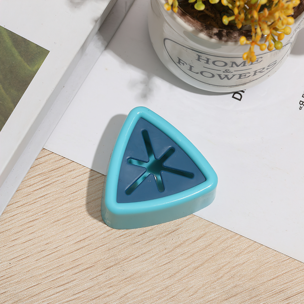Smart wall-mounted hooks for hanging towels and face towels in the shape of starfish