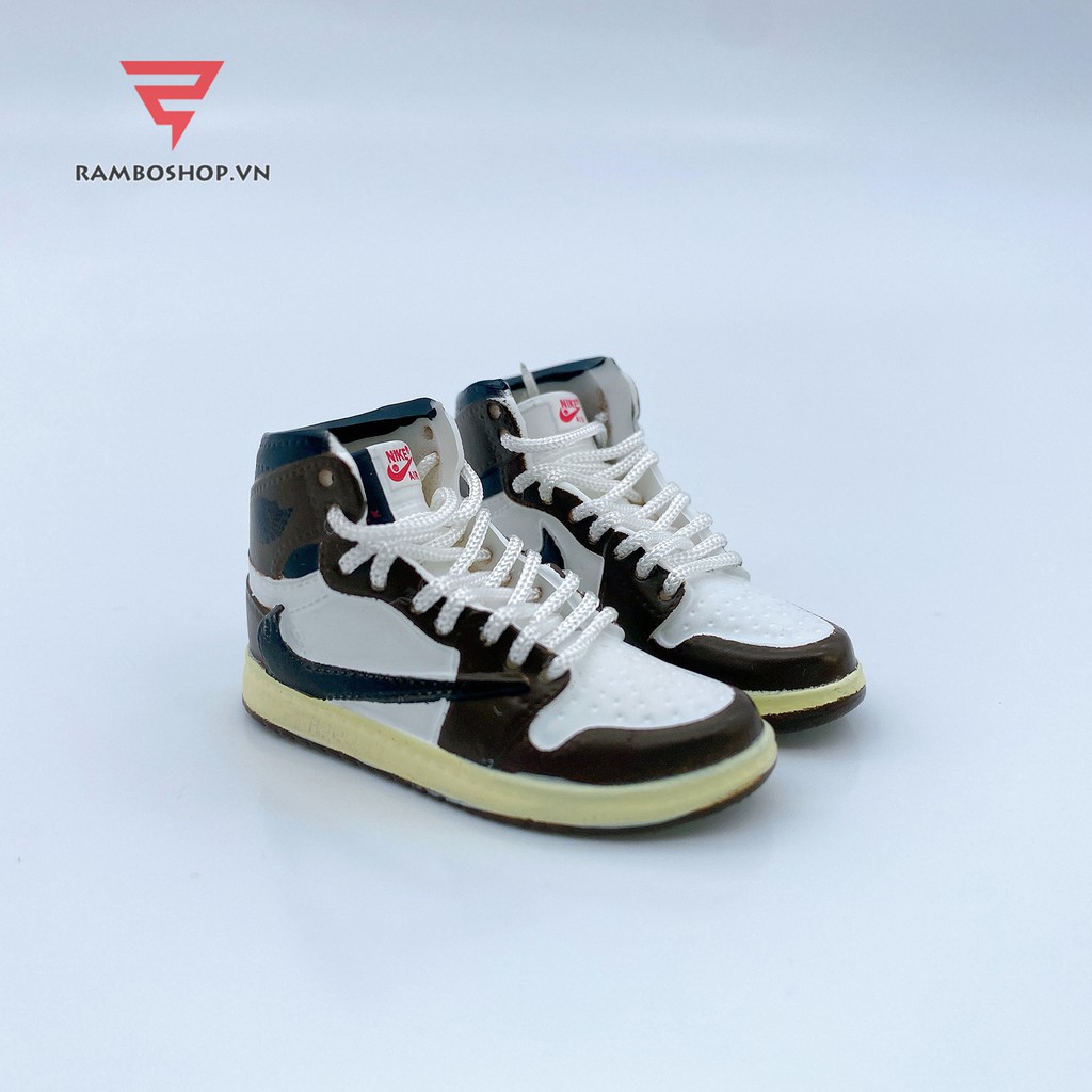 Móc khóa giày Jordan 1 Retro High Travis Scott tỉ lệ 1:6