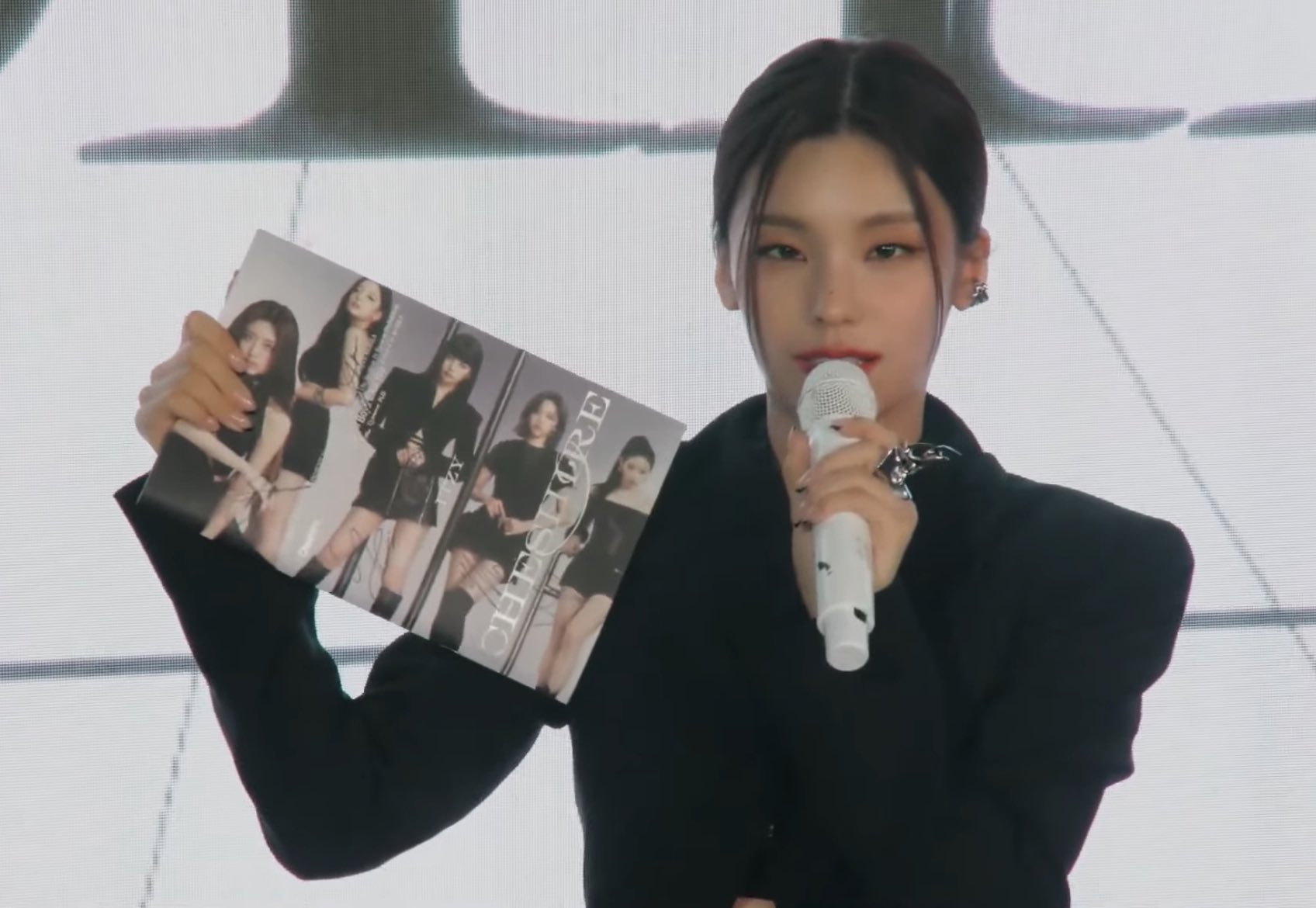 Album ITZY - Cheshire có sẵn