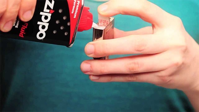 nhiên liệu ZIPPO 133ml BƠM BẬT LỬA bén lửa tốt và bật lửa sẽ nhạy hơn