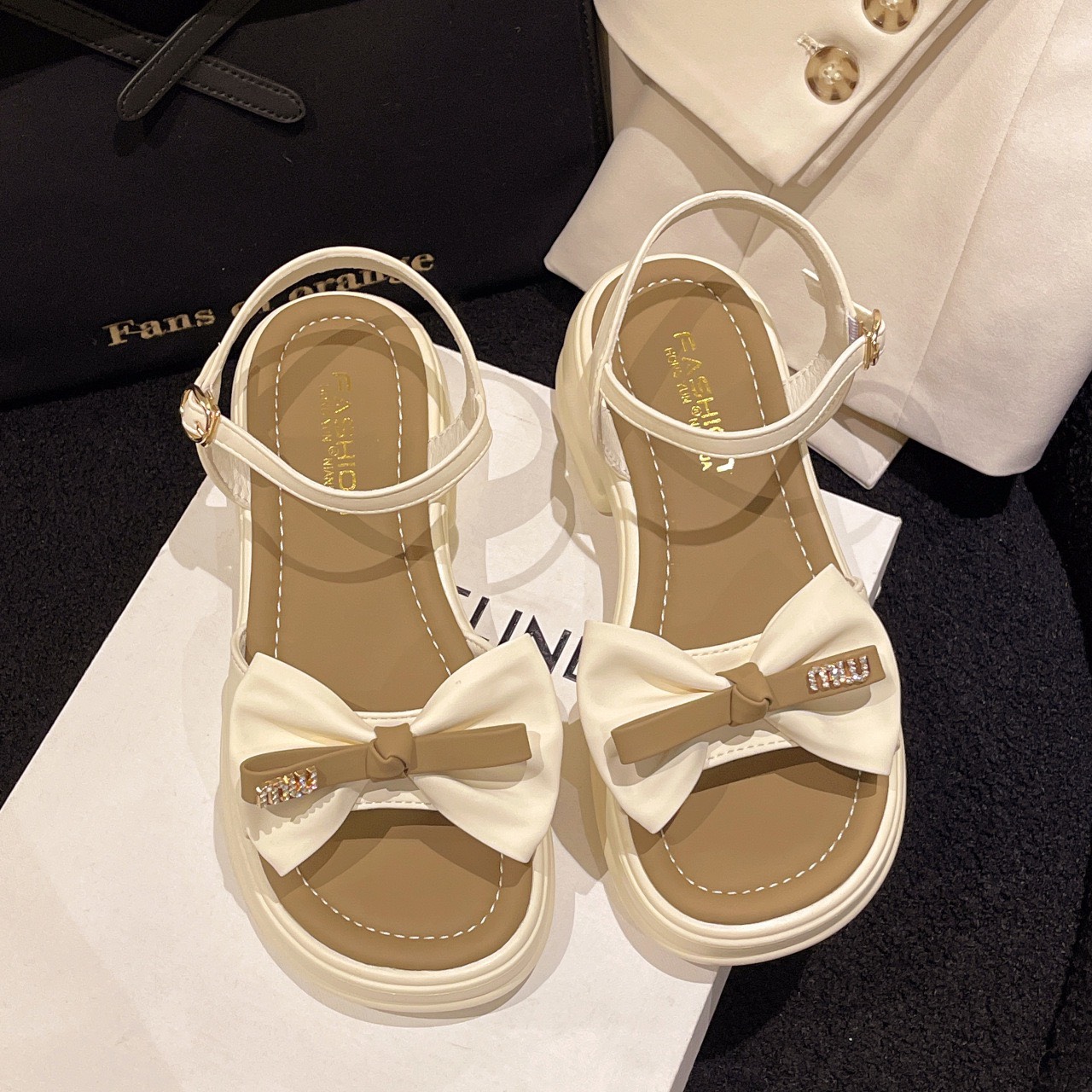 Giày sandal nữ mwc 2456 - giày sandal nữ da đính nơ tiểu thư phối màu xinh xắn