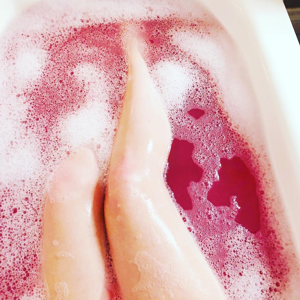 [HCM]Tạo bọt bồn tắm LUSH - Rose Jam bubble bar