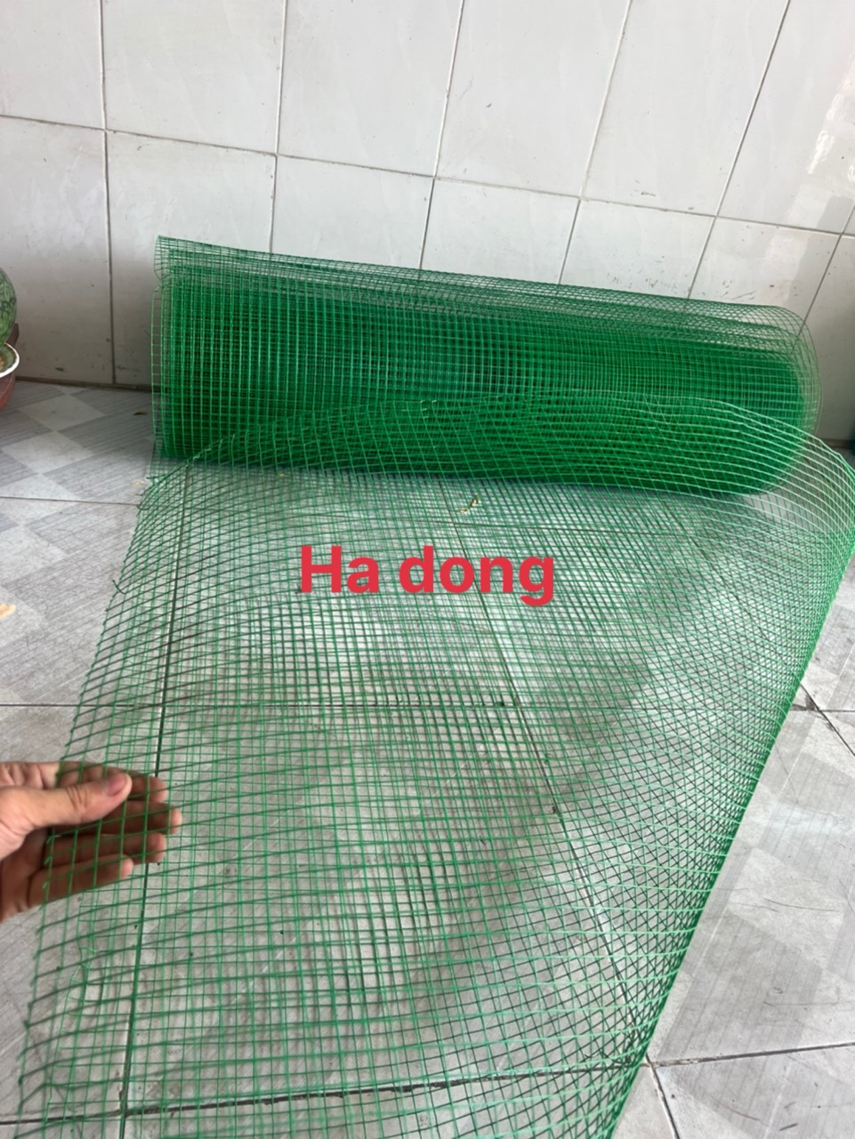 ( Khổ cao 1m2 ) Lưới sắt bọc nhựa mắt lưới màu xanh ( ô vuông rộng 1.2cm )