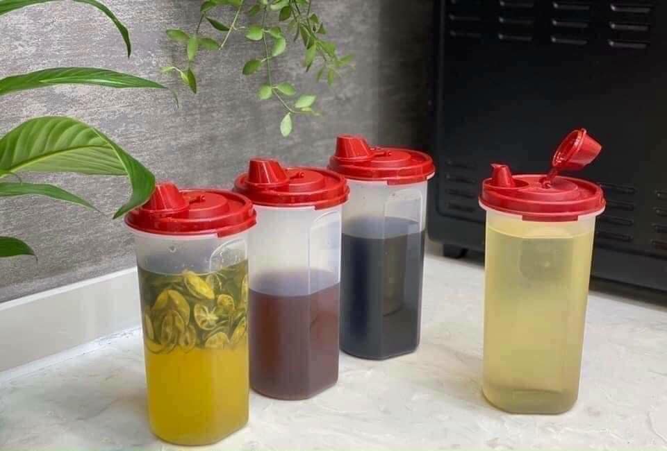 Bình Stor N Pour của Tupperware để đựng dầu ăn nước mắm...