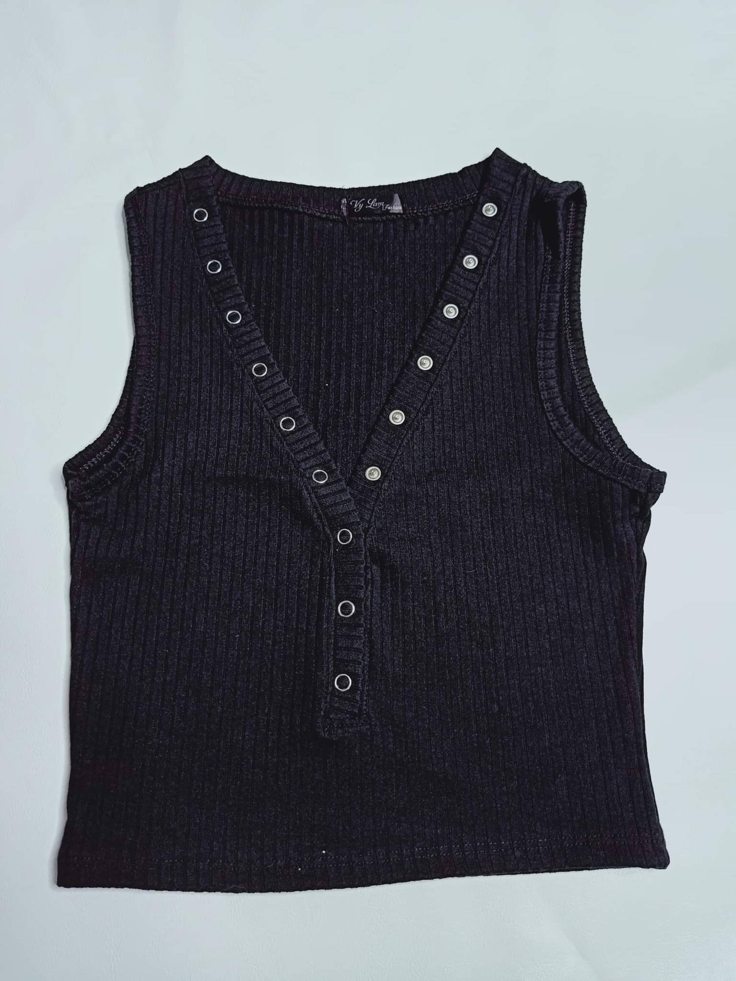 [HCM]Áo thun crop top cổ tim nút bóp 40k