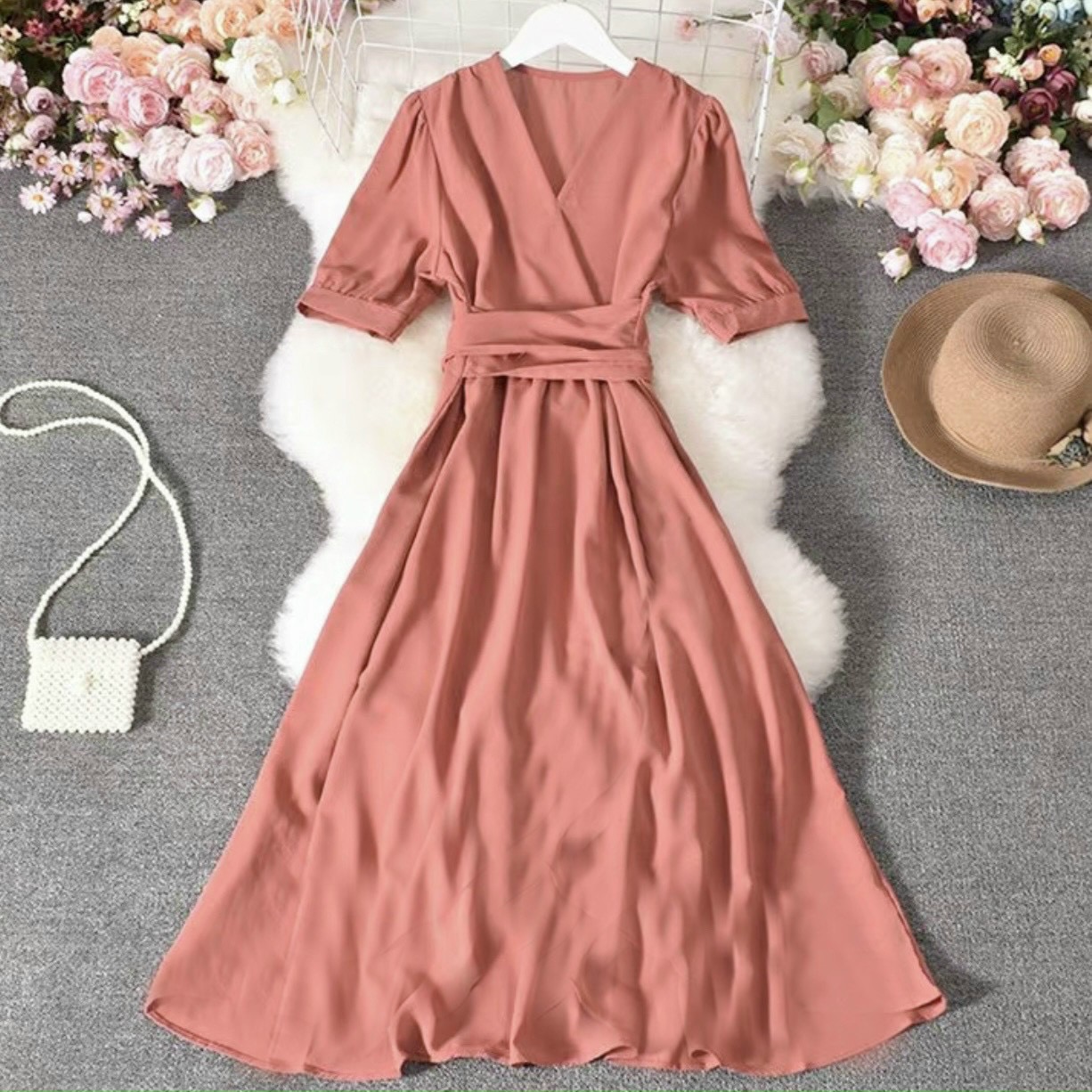 Đầm hồng ruốc form dài chéo eo