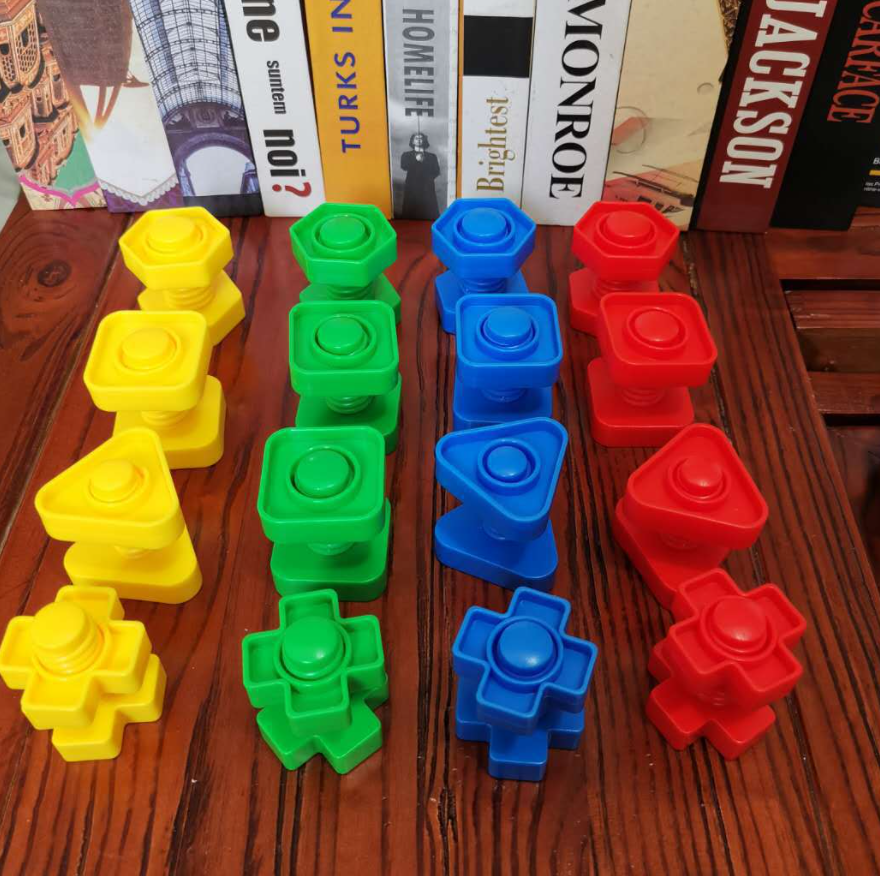 Bộ 4 ốc vít nhựa to rèn vận động tinh cho bé