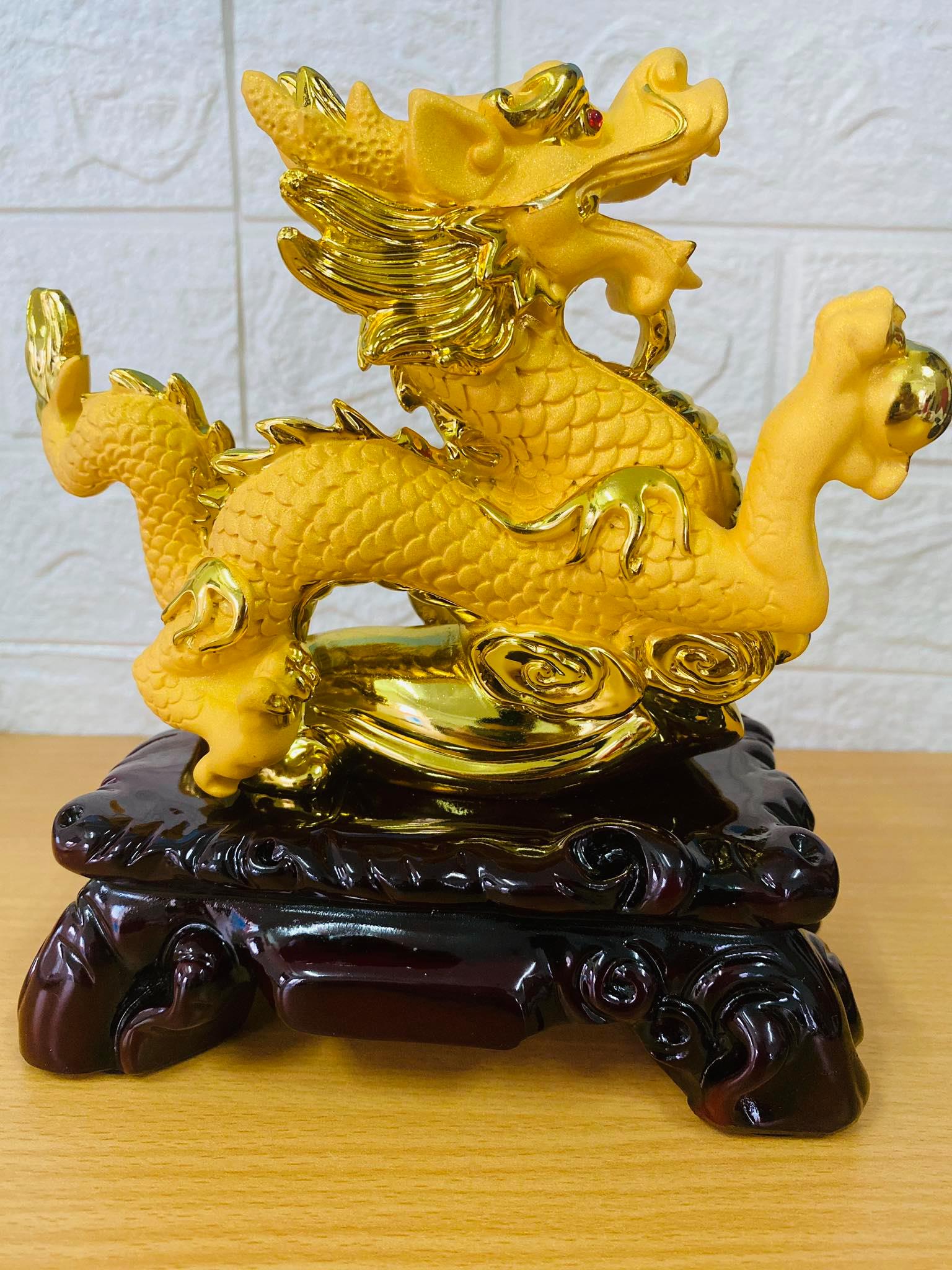 Tượng rồng vàng phong thủy may mắn
