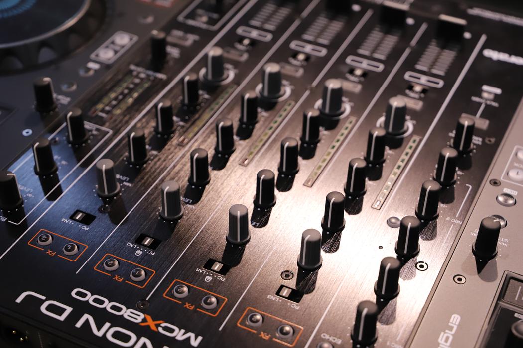 Museinc, BÀN DJ DENON MCX8000
