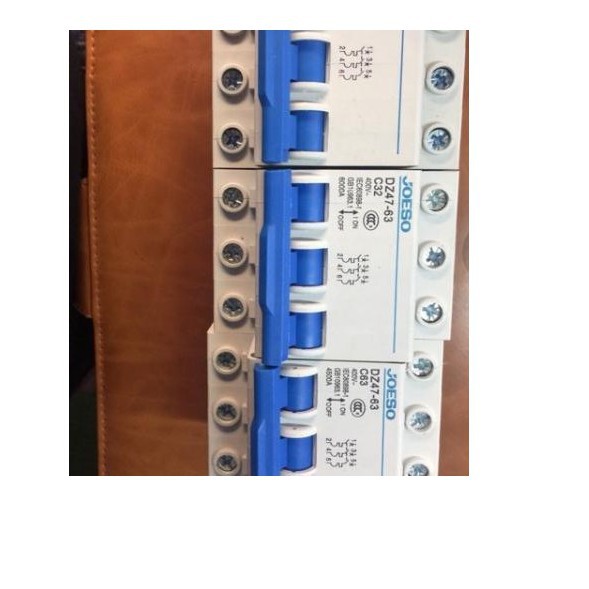 LED QUÝ HIẾU Aptomat DZ47-63 3 pha giá tốt