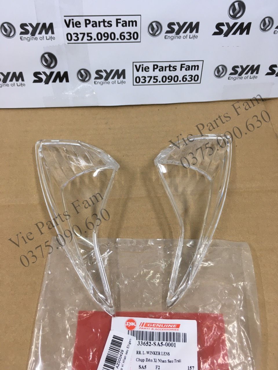 NẮP CHỤP XI NHAN SAU XE ELEGANT SYM, HÀNG DIN SYM MỚI 100%