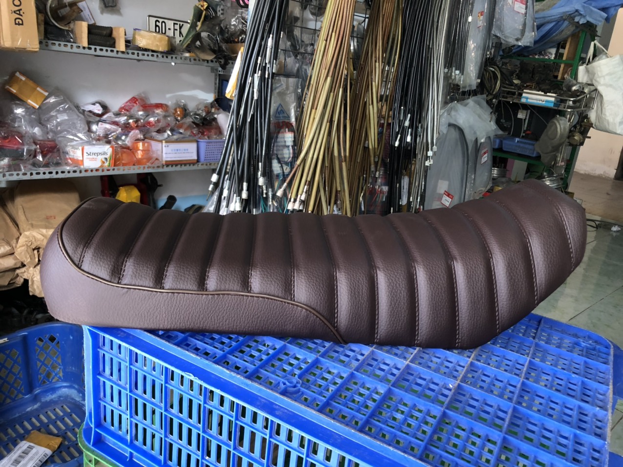 Yên độ đẹp cho xe honda win100- da lợp đen