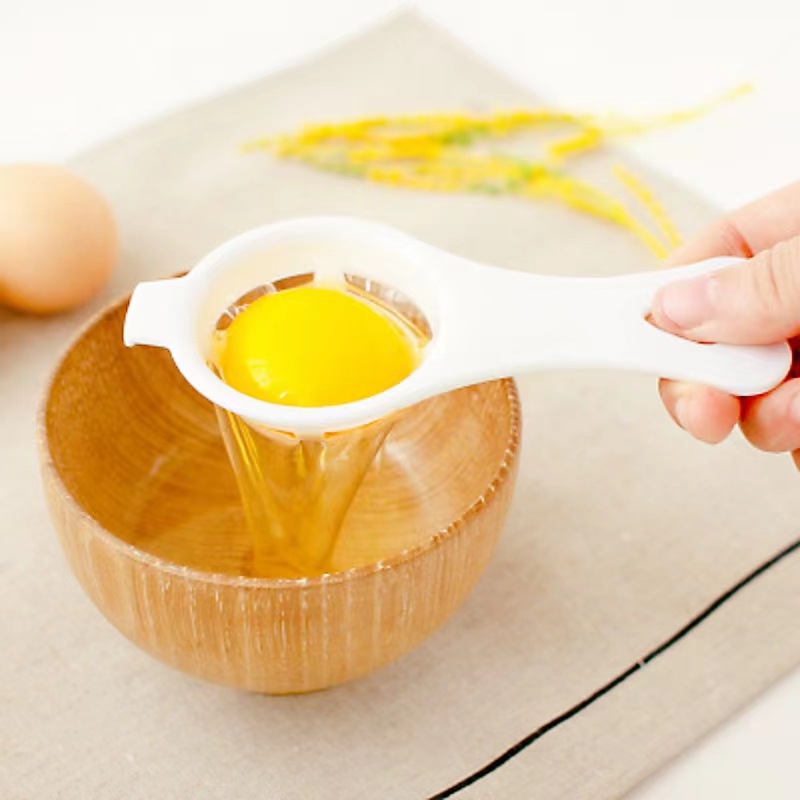 Instruments for harvesting the yolk of eggs and the egg white shall be convenient quickly