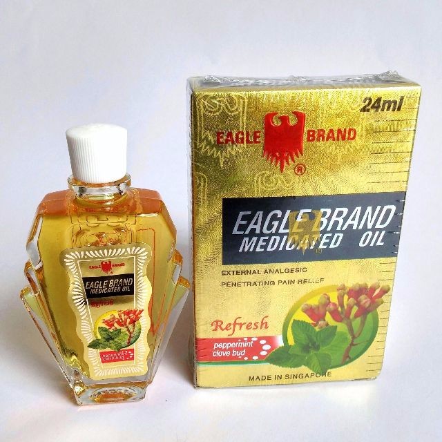 [CAM KẾT CHÍNH HÃNG] 1 Chai Dầu Vàng Hiệu Con Ó Eagle Brand Medicated Oil Singapore Sản Xuất Theo Tiêu Chuẩn Mỹ (Cam Kết Hàng Chính Hãng) Mùi Đinh Hương, Date 2026, Có Video Phân Biệt Hàng Chính Hãng và Hàng Fake - Vitamin Go - Màu Vàng