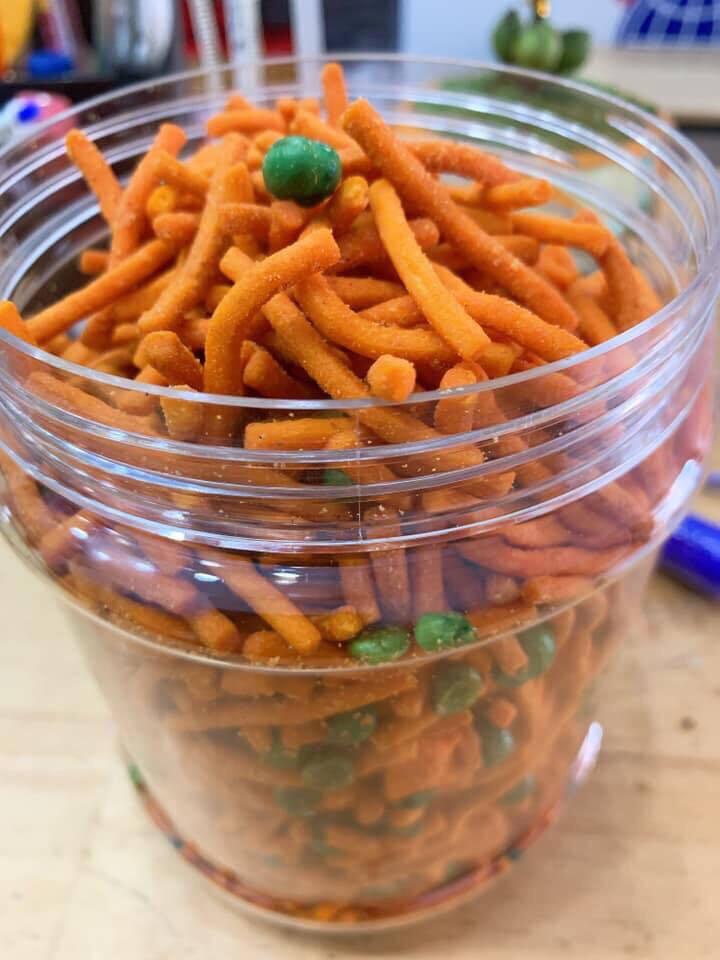 {500gram}   SNACK QUE CỦI