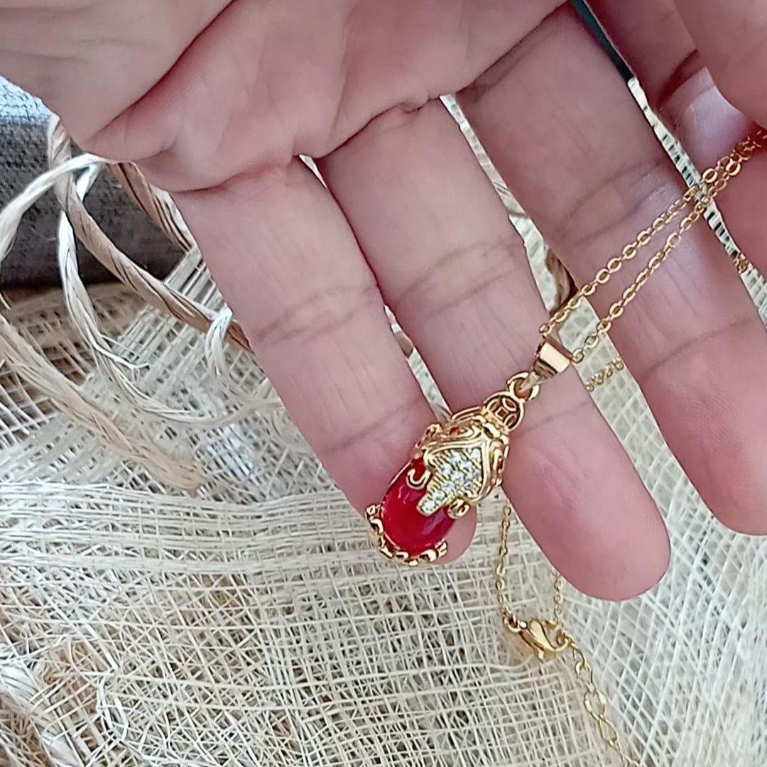 Lắc tay - chân titan trái tim chạm lấp lánh