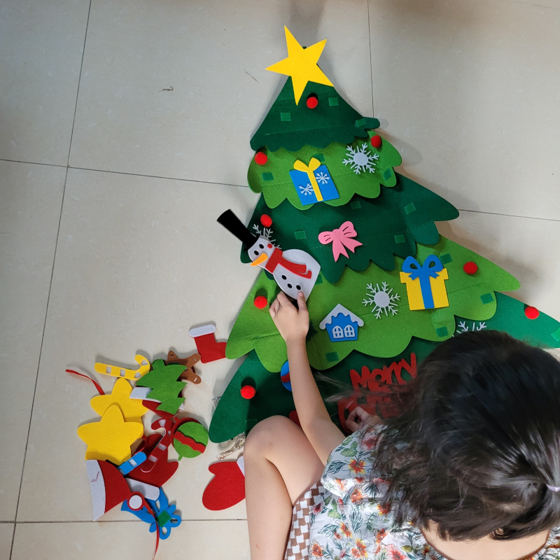 [Tặng kèm đèn led và pin, móc treo, sticker] Cây Thông Noel Vải Dạ  Treo Tường Trang Trí