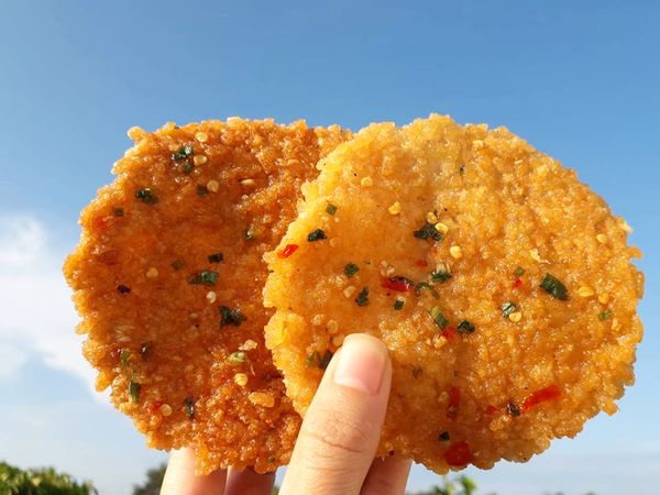 1kg cơm cháy bể mắm hành MAXIFOOD