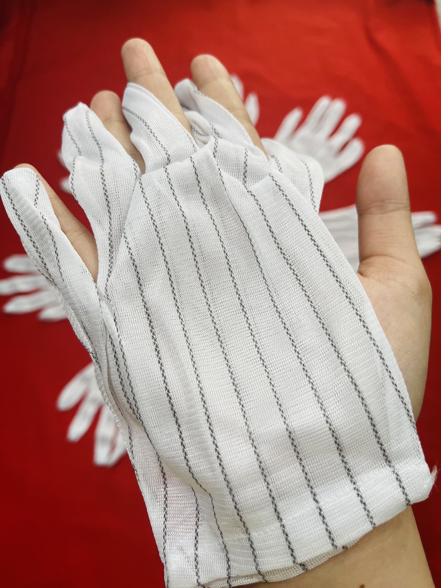 Găng tay vải sợi polyester trắng ngắn tay phòng sạch chống tĩnh điện