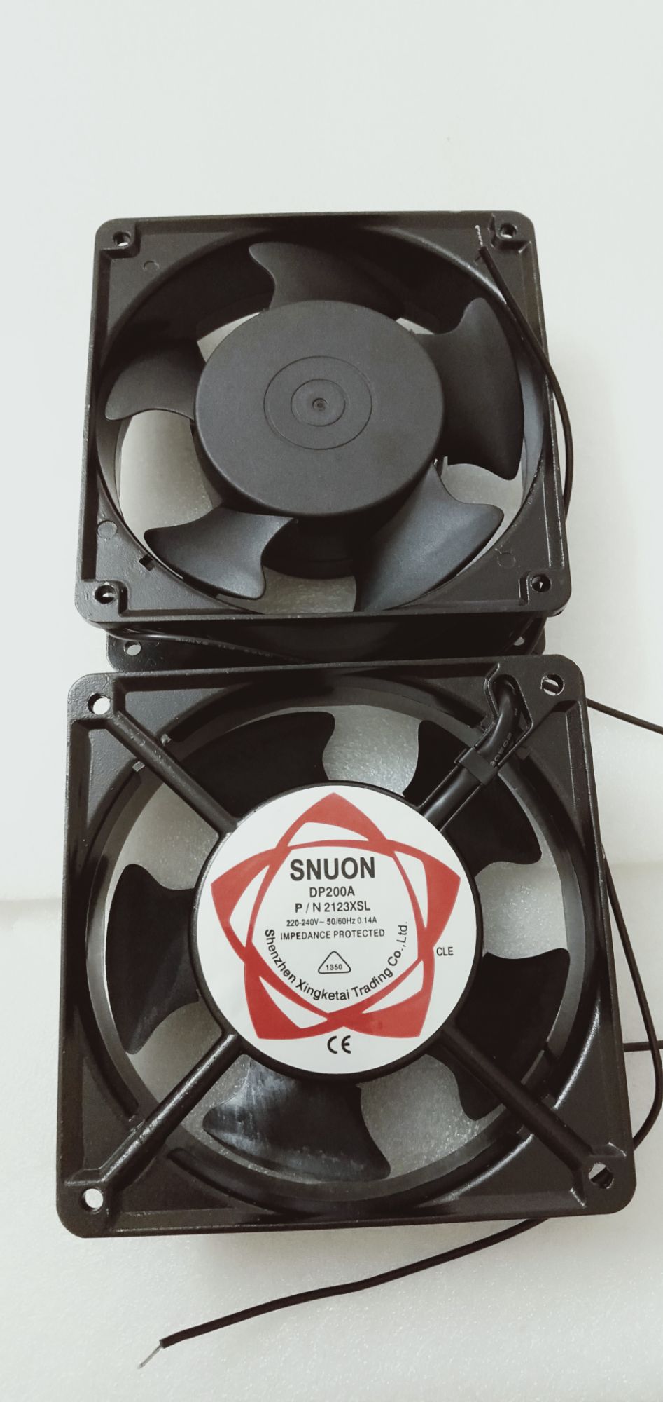 quạt thông gió 220v 12*12cm