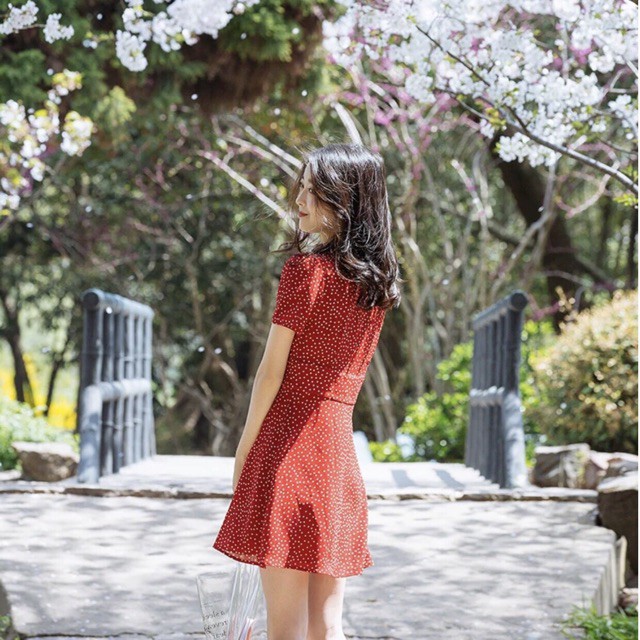 Đầm bi đỏ nút bọc