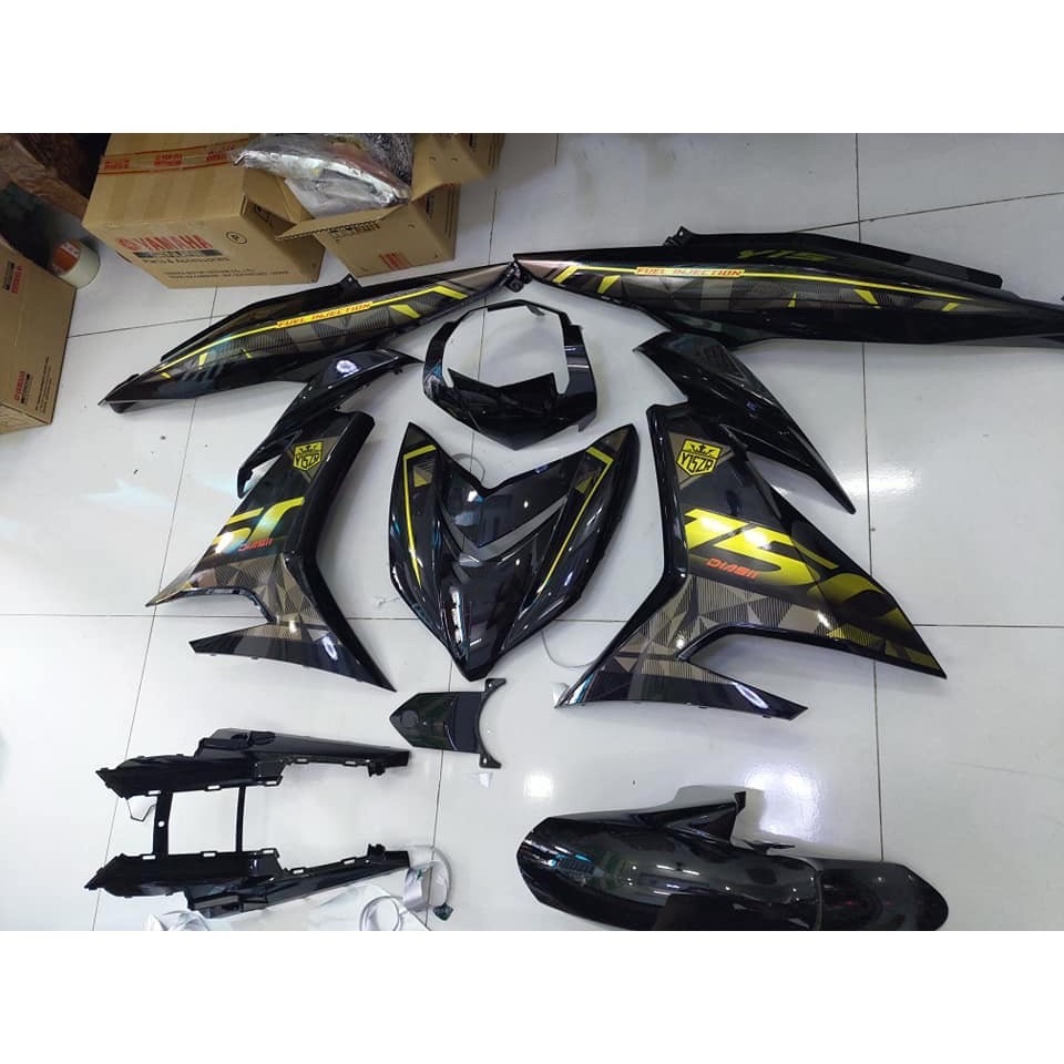Tem rời exciter 150 tam giác chất liệu Candy dán xe đen