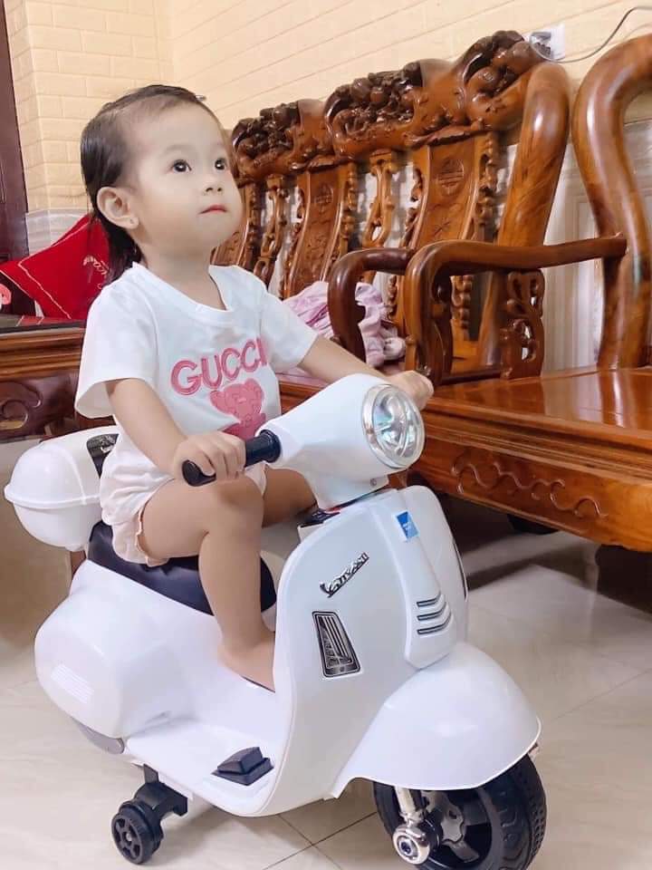 [siêu rẻ] XE MÁY ĐIỆN DÁNG VECBA CHO BÉ -CÓ NHẠC, ĐÈN