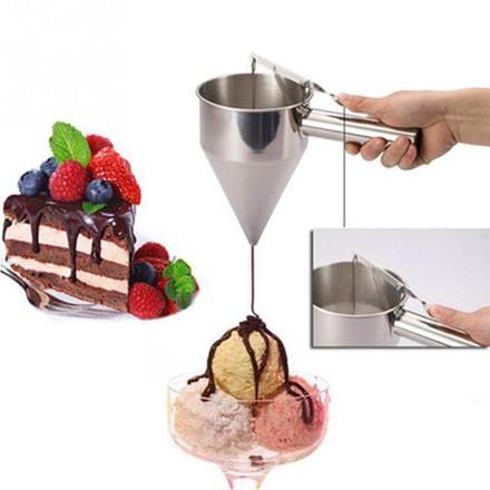 Phễu rót bột- dụng cụ chuyên dụng làm bánh